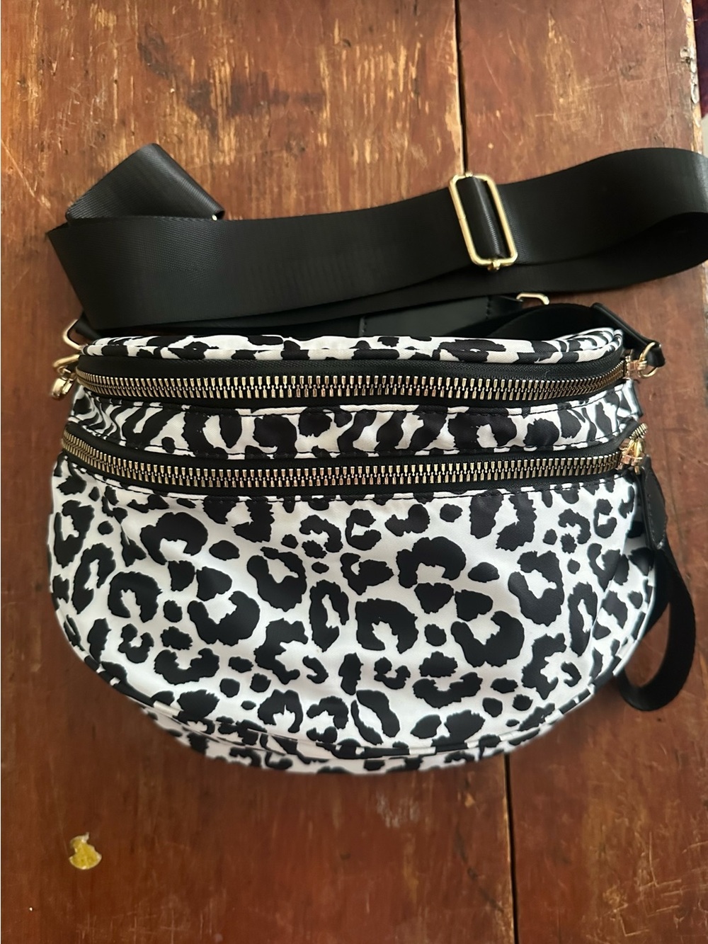 Source Unknown Black & White Leopard Print Crossbody Belt Bag